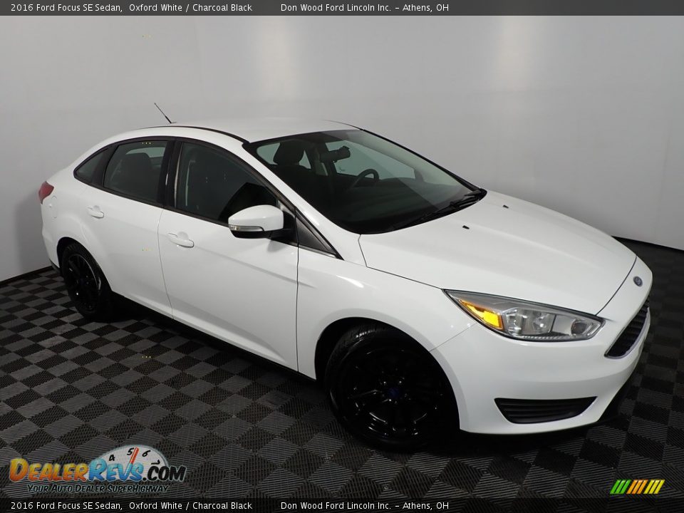 2016 Ford Focus SE Sedan Oxford White / Charcoal Black Photo #2