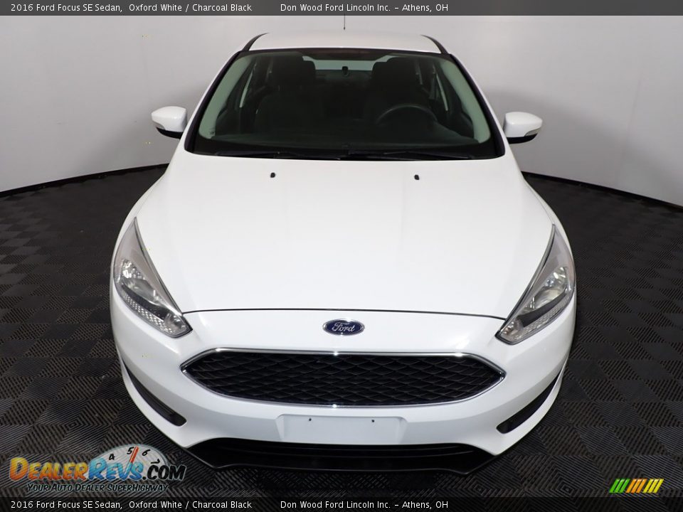 2016 Ford Focus SE Sedan Oxford White / Charcoal Black Photo #4