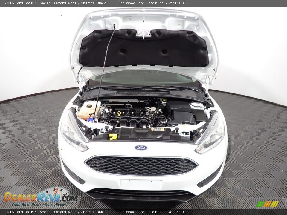 2016 Ford Focus SE Sedan Oxford White / Charcoal Black Photo #5