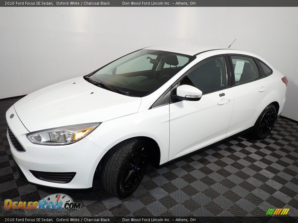 2016 Ford Focus SE Sedan Oxford White / Charcoal Black Photo #7