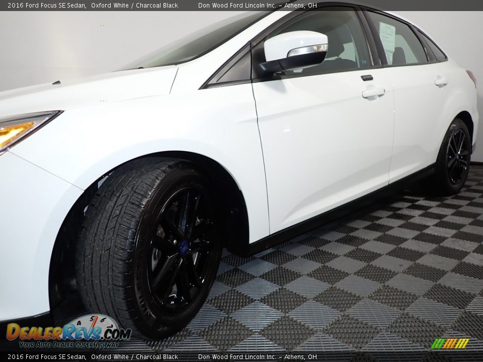 2016 Ford Focus SE Sedan Oxford White / Charcoal Black Photo #8