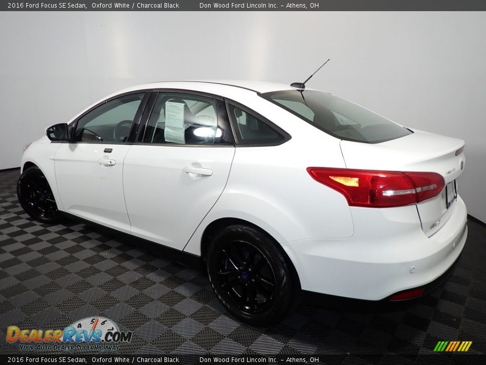 2016 Ford Focus SE Sedan Oxford White / Charcoal Black Photo #9