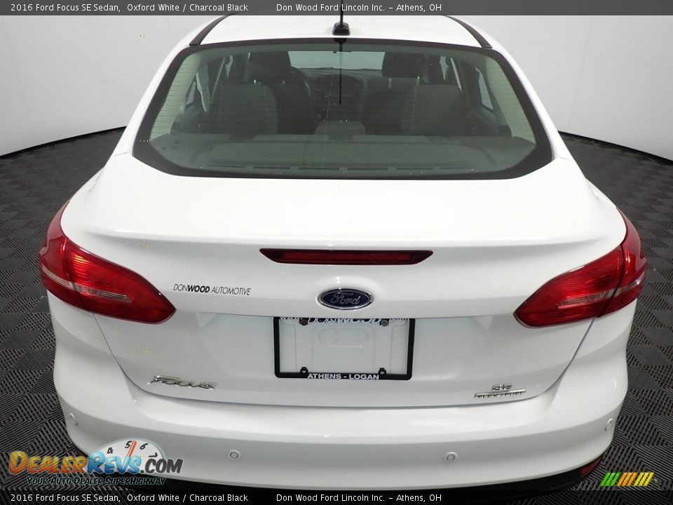 2016 Ford Focus SE Sedan Oxford White / Charcoal Black Photo #11