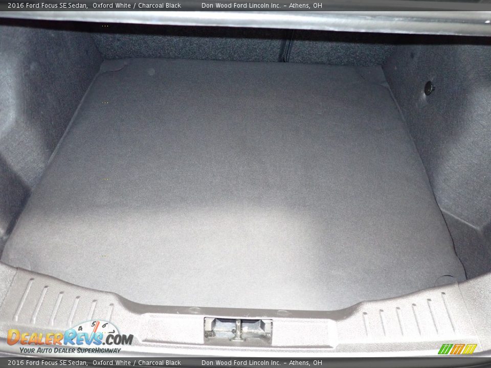 2016 Ford Focus SE Sedan Oxford White / Charcoal Black Photo #13
