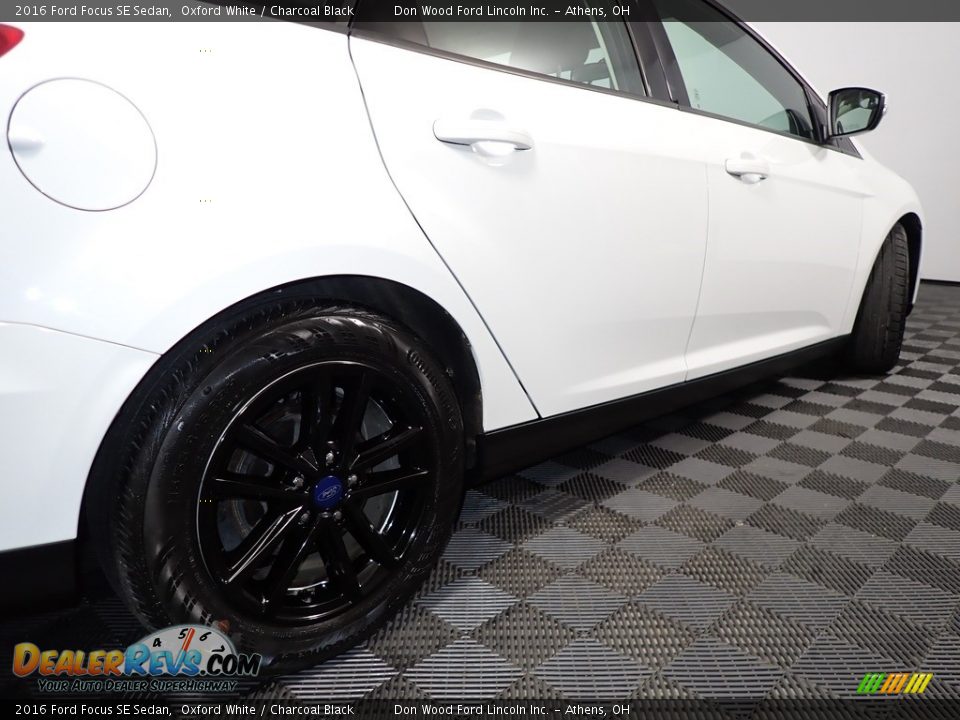 2016 Ford Focus SE Sedan Oxford White / Charcoal Black Photo #15