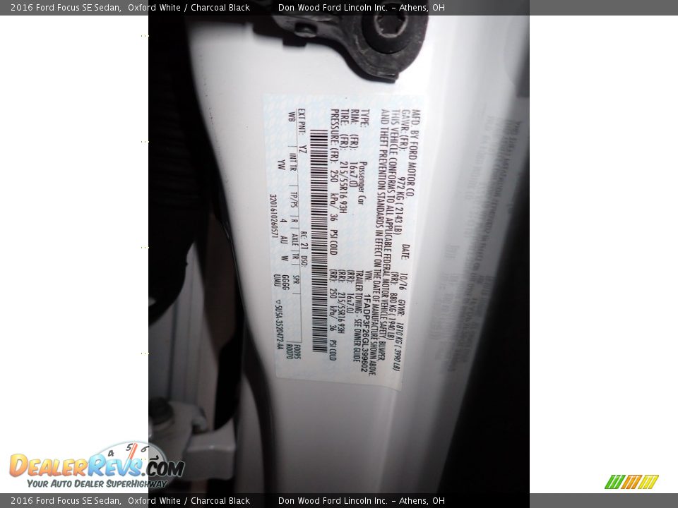2016 Ford Focus SE Sedan Oxford White / Charcoal Black Photo #31