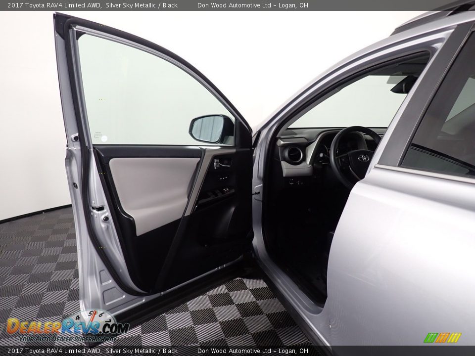 2017 Toyota RAV4 Limited AWD Silver Sky Metallic / Black Photo #33