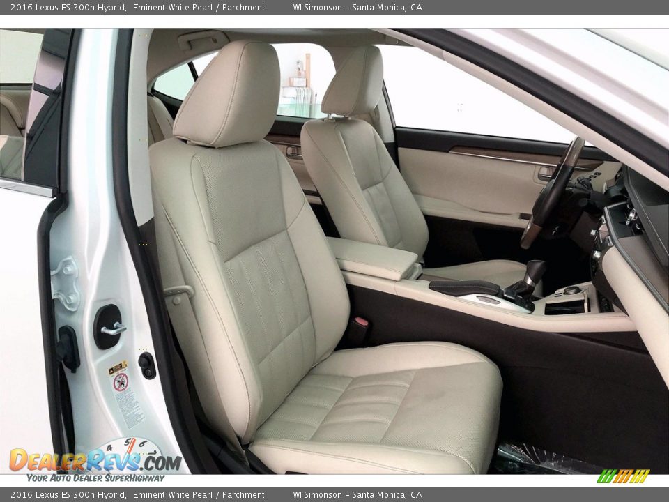 Front Seat of 2016 Lexus ES 300h Hybrid Photo #6
