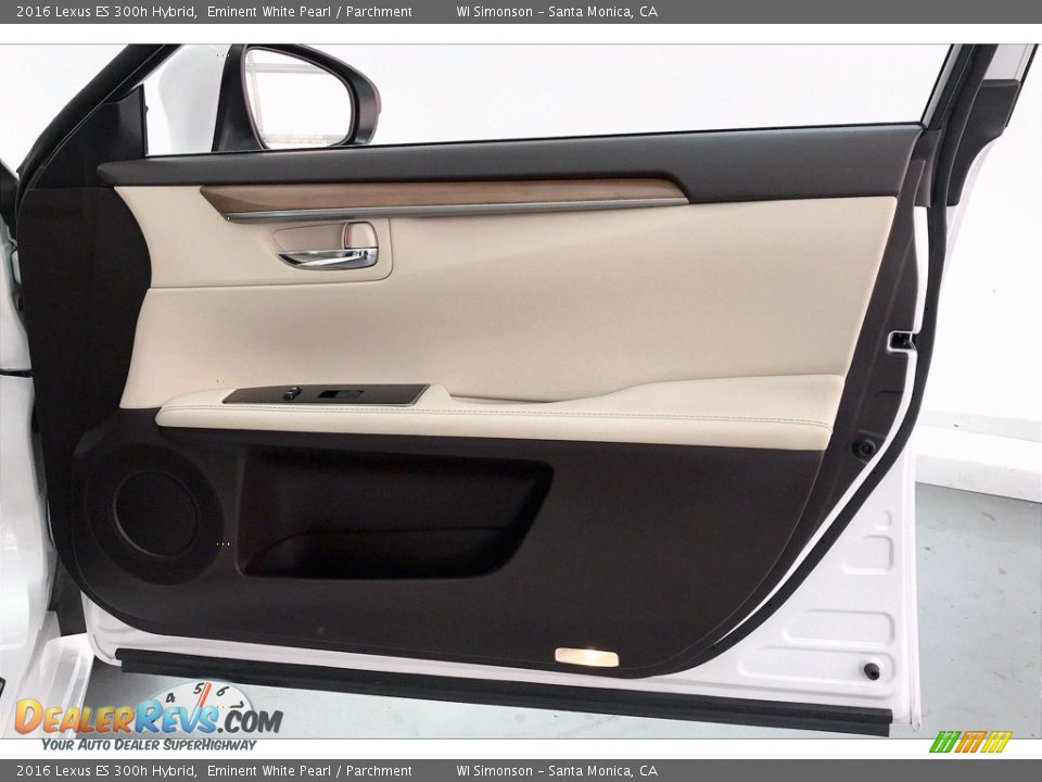 Door Panel of 2016 Lexus ES 300h Hybrid Photo #30