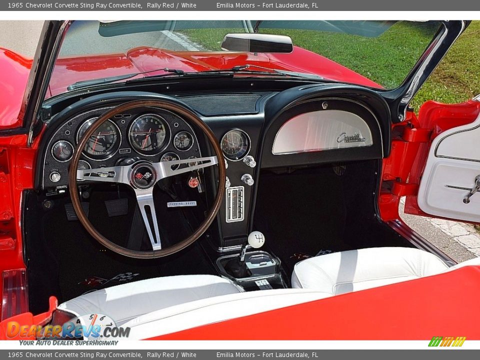 Dashboard of 1965 Chevrolet Corvette Sting Ray Convertible Photo #44