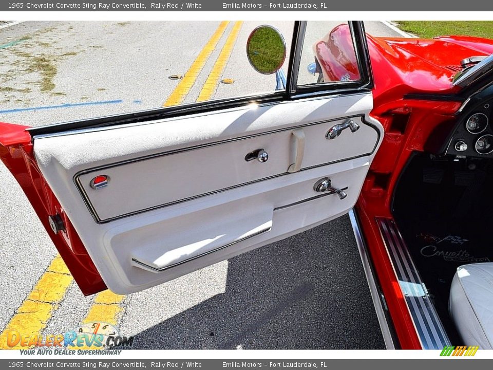 Door Panel of 1965 Chevrolet Corvette Sting Ray Convertible Photo #50