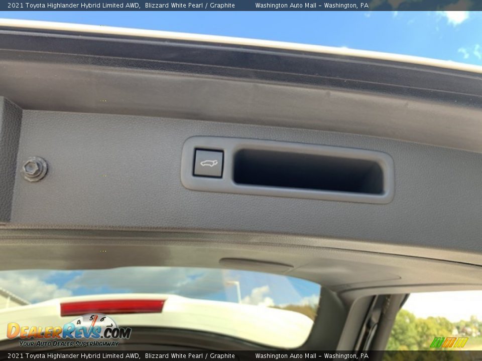 2021 Toyota Highlander Hybrid Limited AWD Blizzard White Pearl / Graphite Photo #28