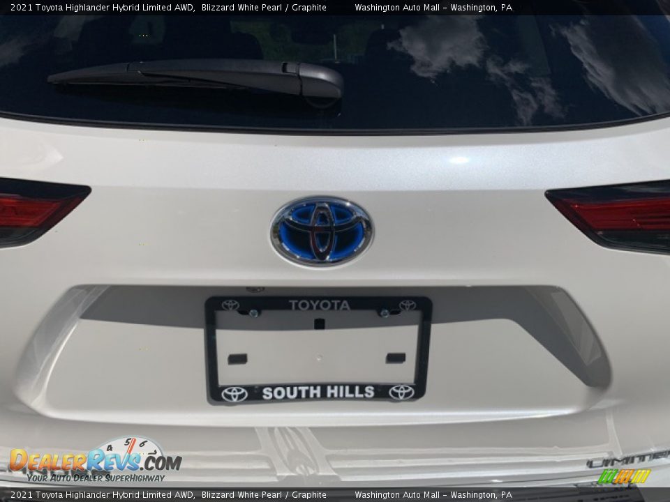 2021 Toyota Highlander Hybrid Limited AWD Blizzard White Pearl / Graphite Photo #29