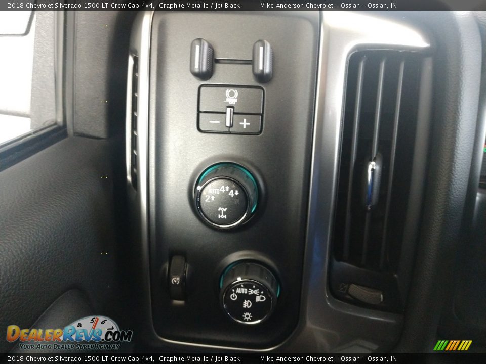 Controls of 2018 Chevrolet Silverado 1500 LT Crew Cab 4x4 Photo #27