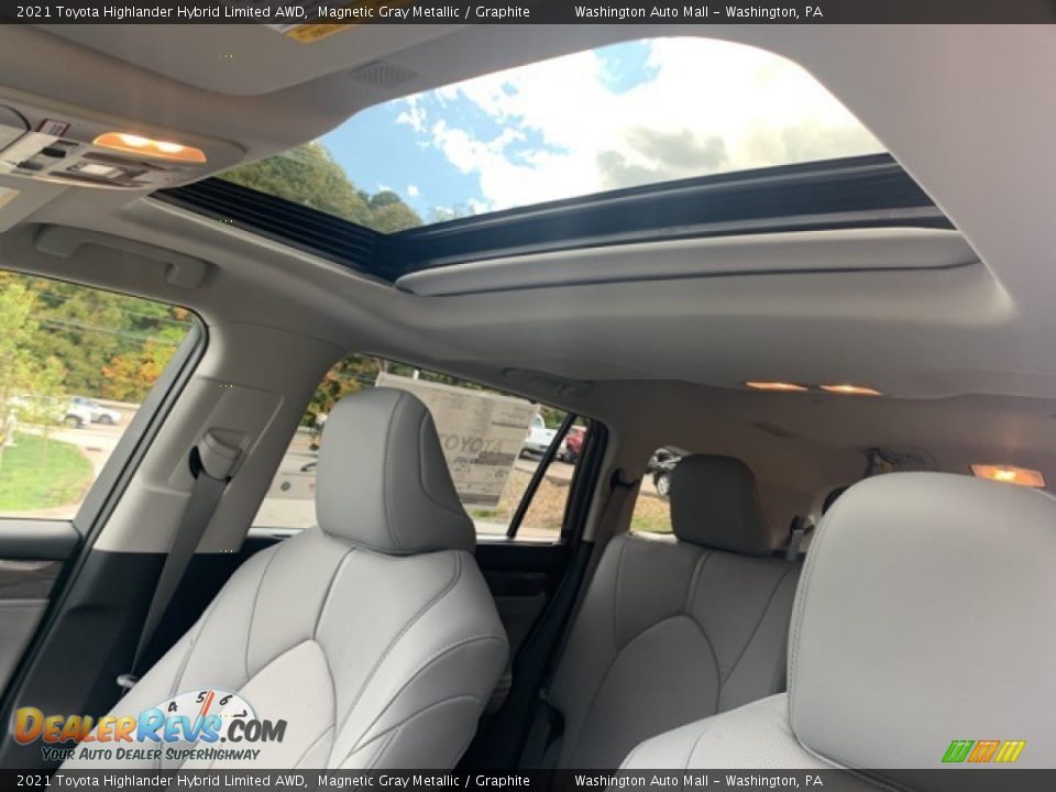 Sunroof of 2021 Toyota Highlander Hybrid Limited AWD Photo #19