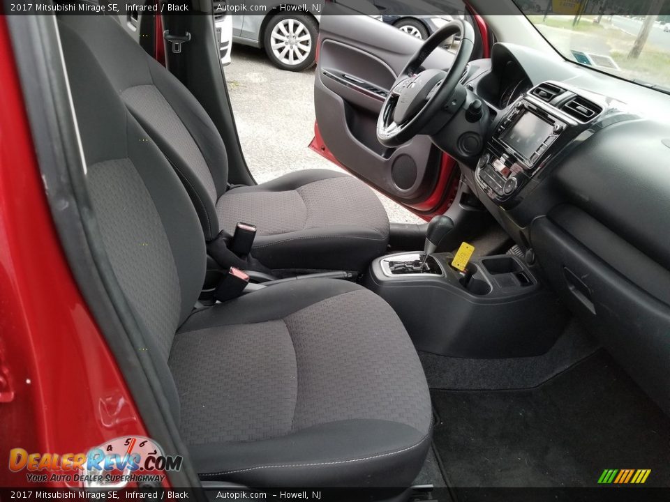 Front Seat of 2017 Mitsubishi Mirage SE Photo #14