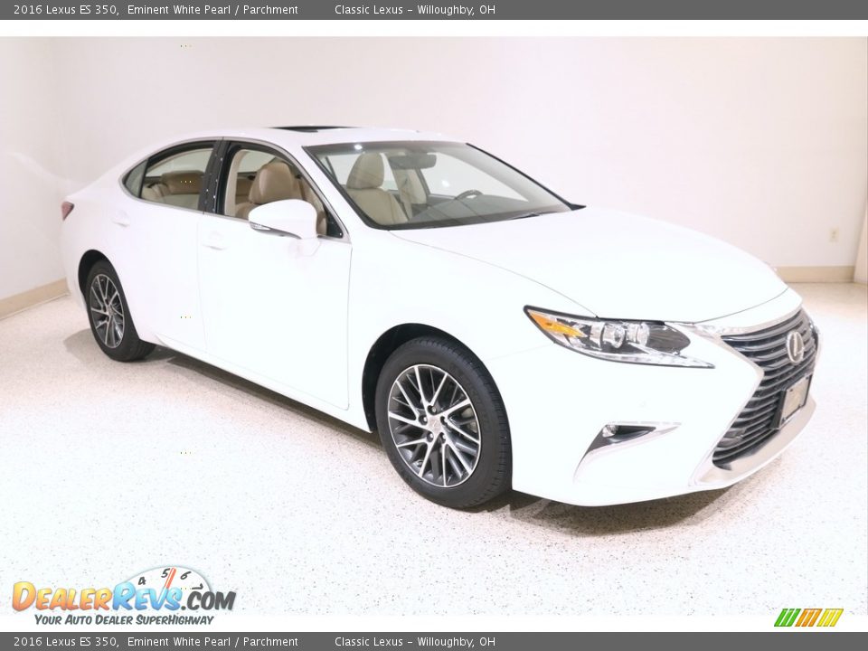 Front 3/4 View of 2016 Lexus ES 350 Photo #1