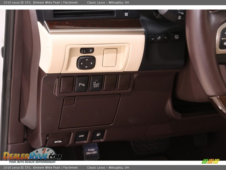 Controls of 2016 Lexus ES 350 Photo #6