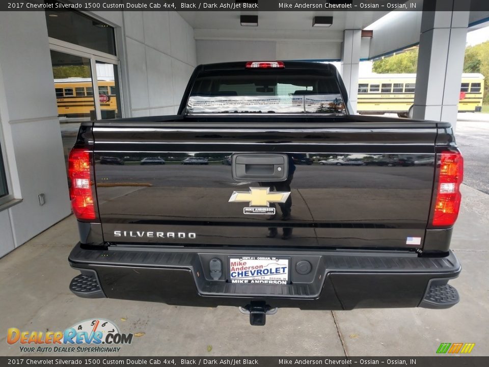 2017 Chevrolet Silverado 1500 Custom Double Cab 4x4 Black / Dark Ash/Jet Black Photo #5