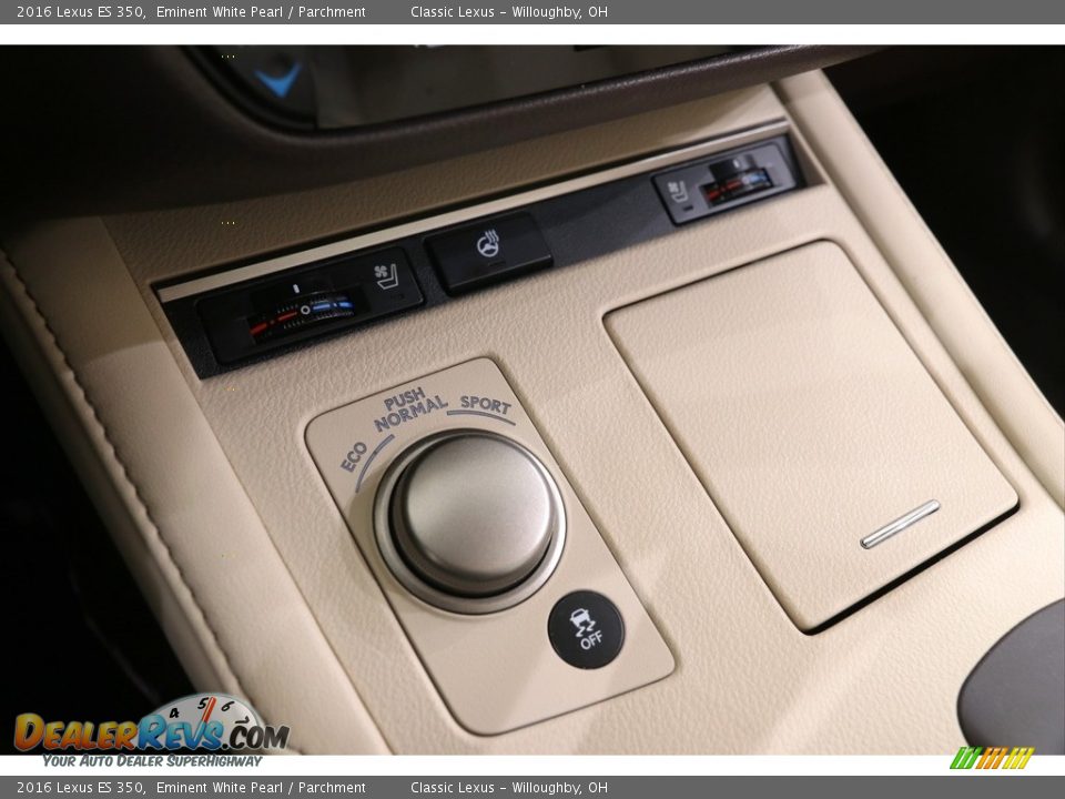 Controls of 2016 Lexus ES 350 Photo #24