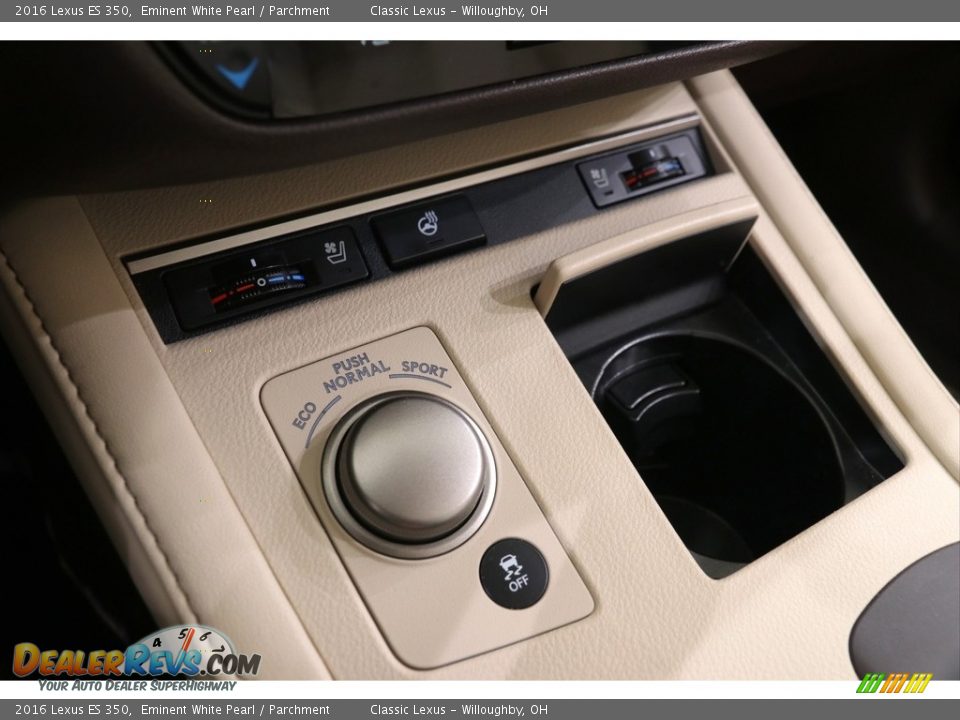 Controls of 2016 Lexus ES 350 Photo #25