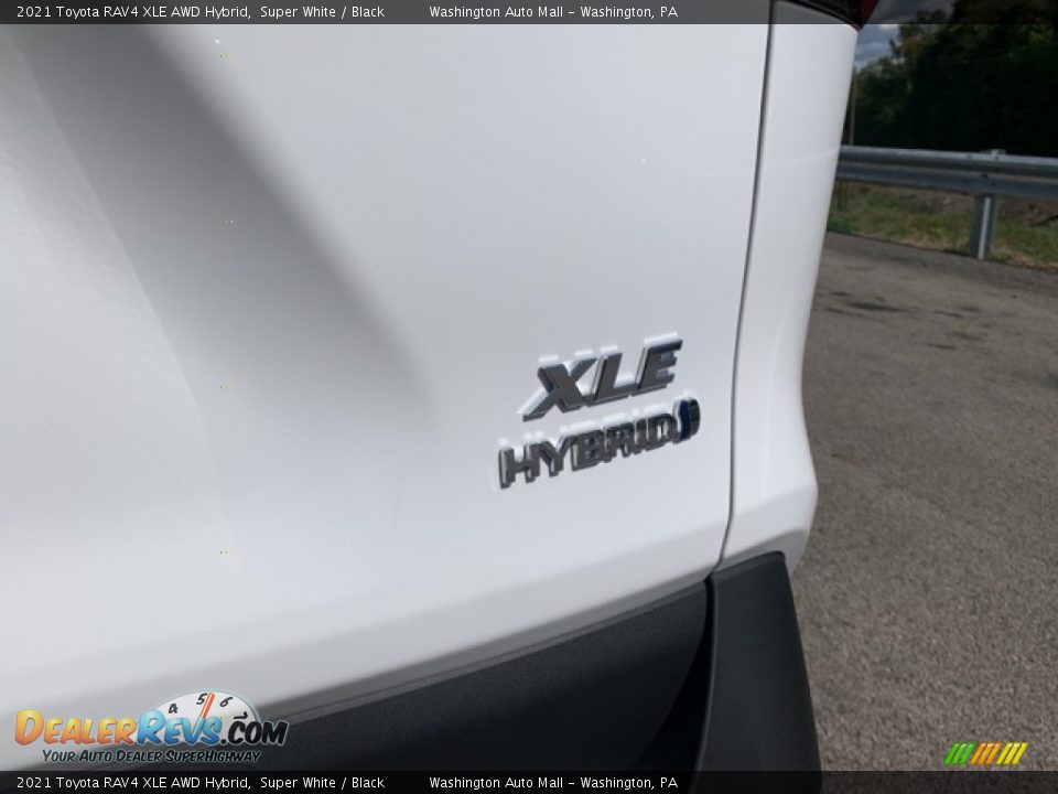 2021 Toyota RAV4 XLE AWD Hybrid Super White / Black Photo #28