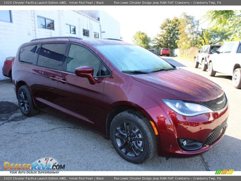 2020 Chrysler Pacifica Launch Edition AWD Velvet Red Pearl / Black Photo #3