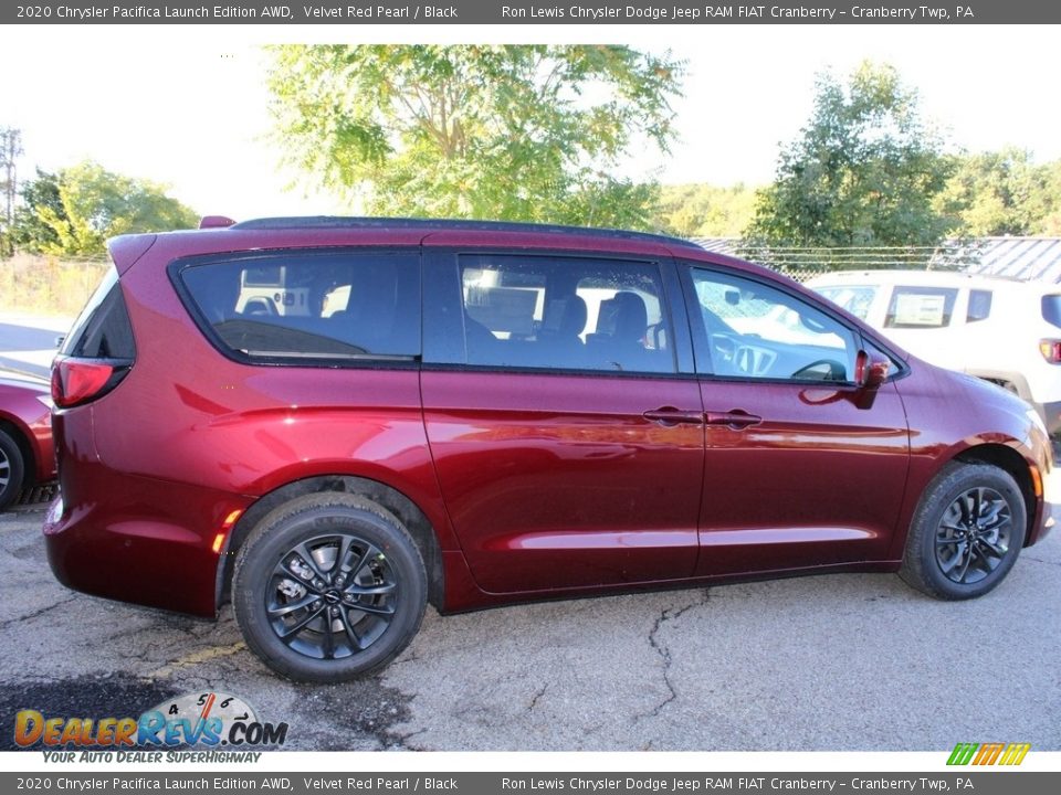 2020 Chrysler Pacifica Launch Edition AWD Velvet Red Pearl / Black Photo #4