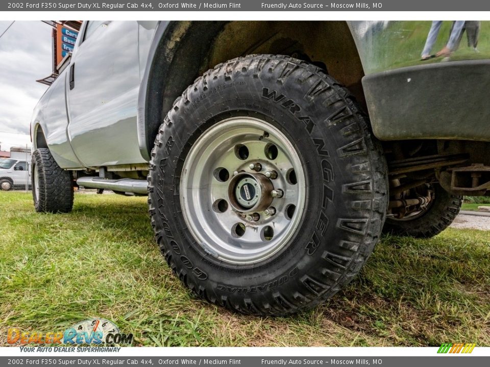 2002 Ford F350 Super Duty XL Regular Cab 4x4 Oxford White / Medium Flint Photo #2