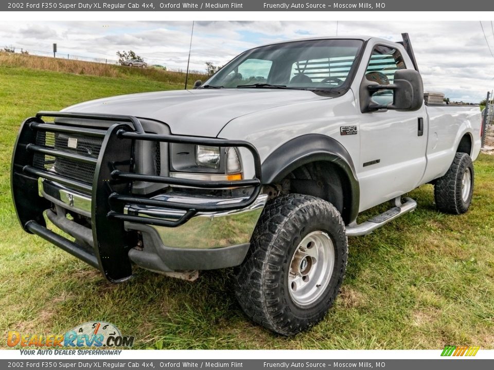 Front 3/4 View of 2002 Ford F350 Super Duty XL Regular Cab 4x4 Photo #8