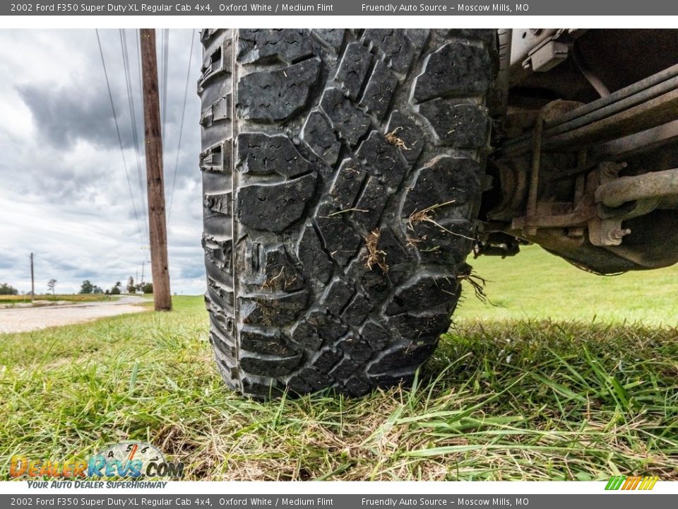 2002 Ford F350 Super Duty XL Regular Cab 4x4 Oxford White / Medium Flint Photo #16