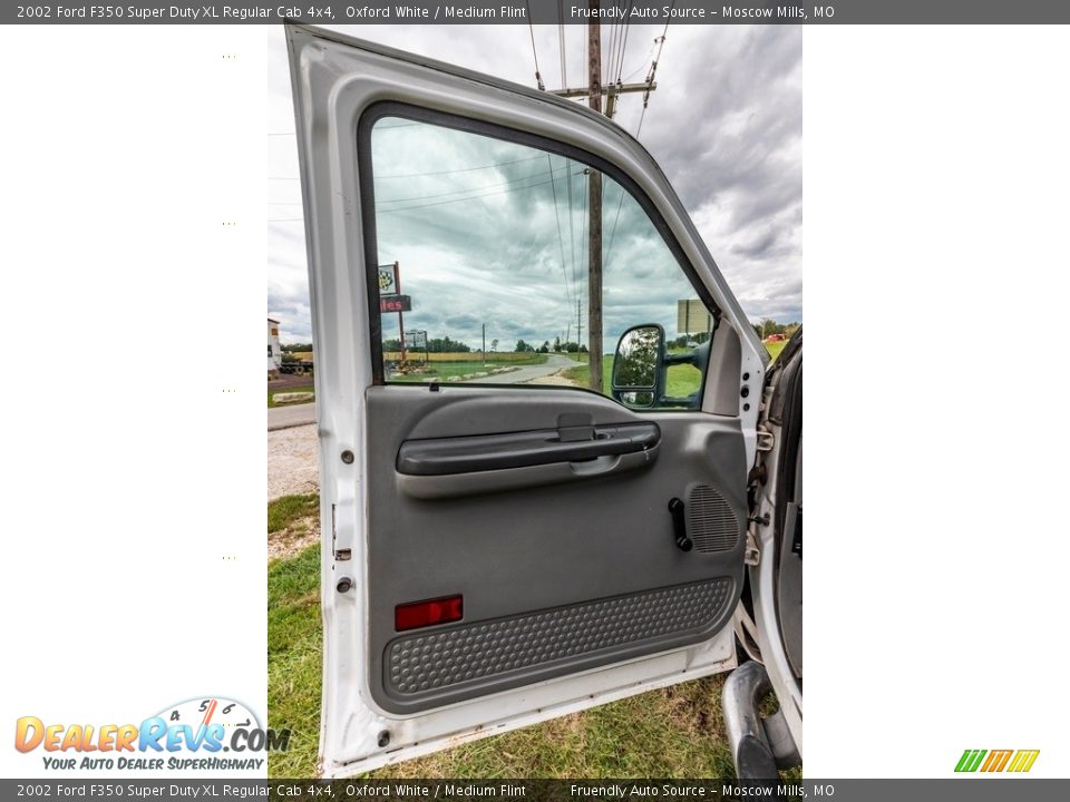 2002 Ford F350 Super Duty XL Regular Cab 4x4 Oxford White / Medium Flint Photo #21