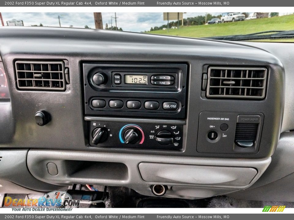 Controls of 2002 Ford F350 Super Duty XL Regular Cab 4x4 Photo #30