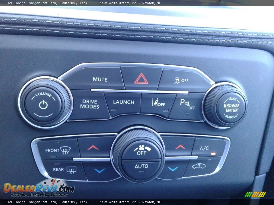 Controls of 2020 Dodge Charger Scat Pack Photo #28