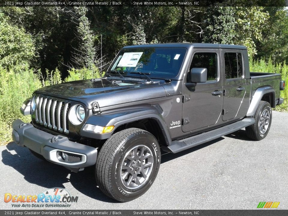 Front 3/4 View of 2021 Jeep Gladiator Overland 4x4 Photo #2