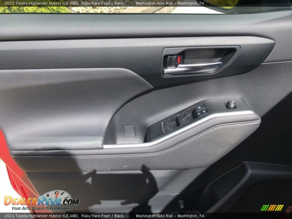Door Panel of 2021 Toyota Highlander Hybrid XLE AWD Photo #6