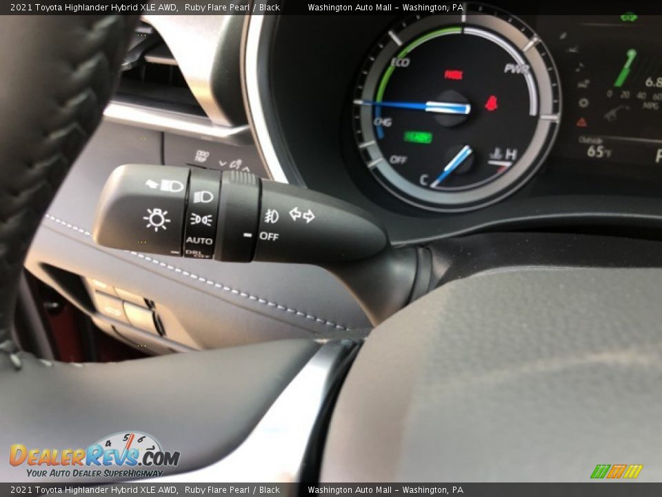 Controls of 2021 Toyota Highlander Hybrid XLE AWD Photo #14