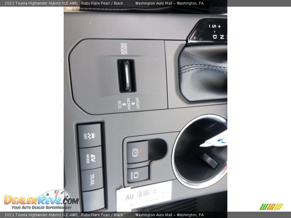 Controls of 2021 Toyota Highlander Hybrid XLE AWD Photo #18