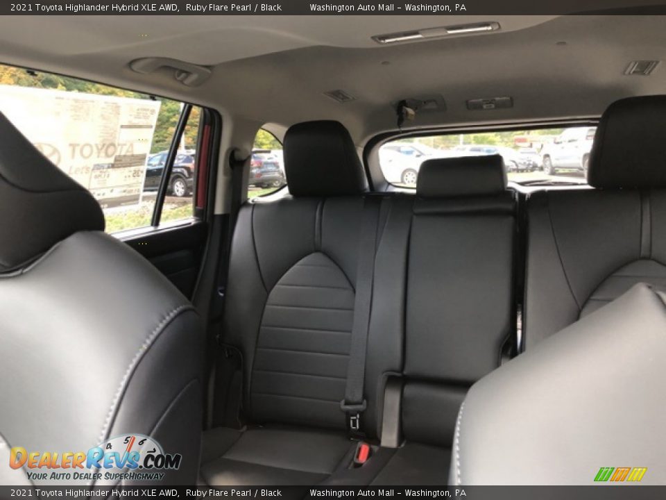 Rear Seat of 2021 Toyota Highlander Hybrid XLE AWD Photo #25