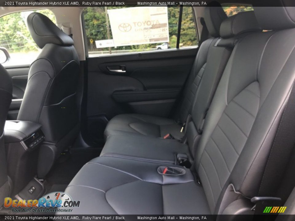 Rear Seat of 2021 Toyota Highlander Hybrid XLE AWD Photo #26