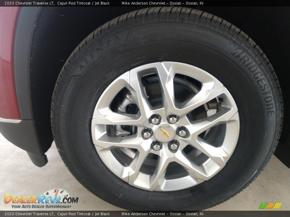 2020 Chevrolet Traverse LT Wheel Photo #16
