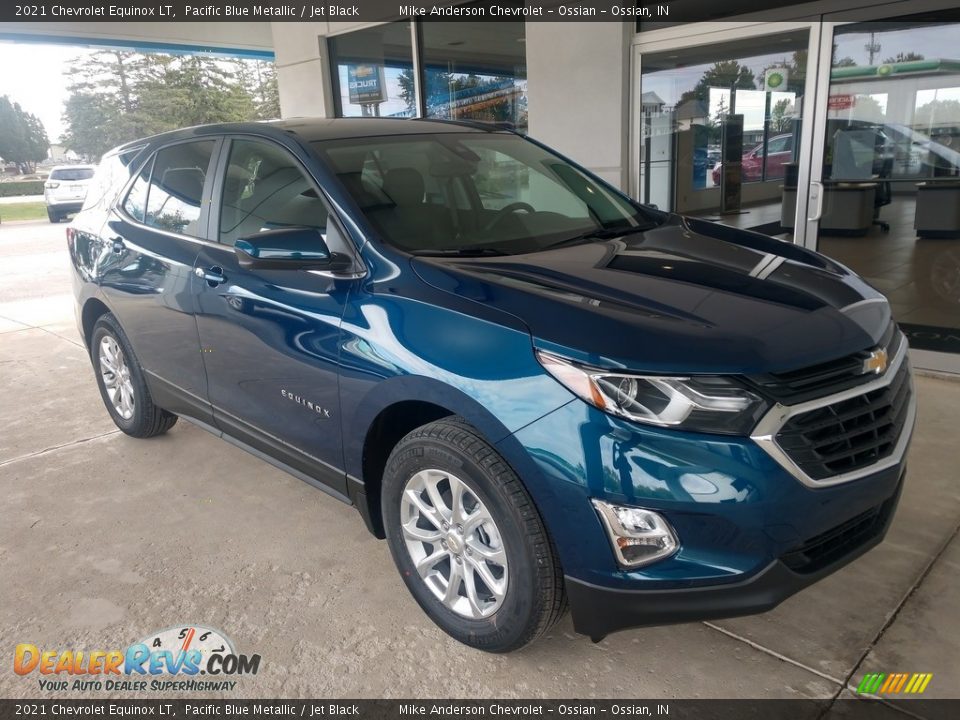 Front 3/4 View of 2021 Chevrolet Equinox LT Photo #2