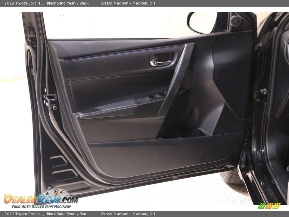 2019 Toyota Corolla L Black Sand Pearl / Black Photo #4