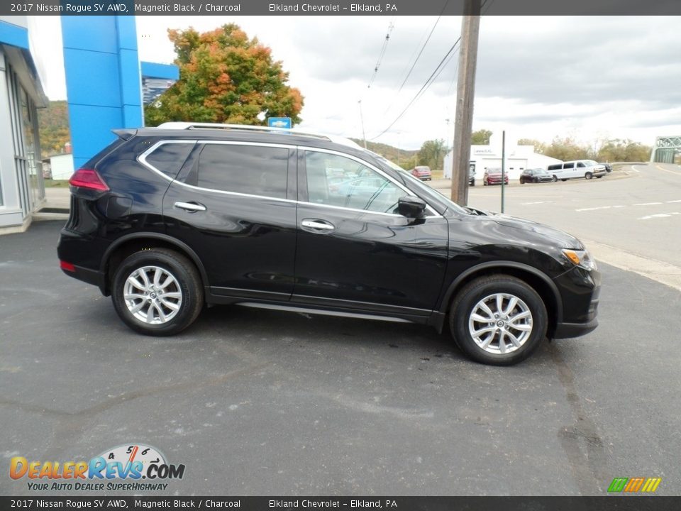 2017 Nissan Rogue SV AWD Magnetic Black / Charcoal Photo #6