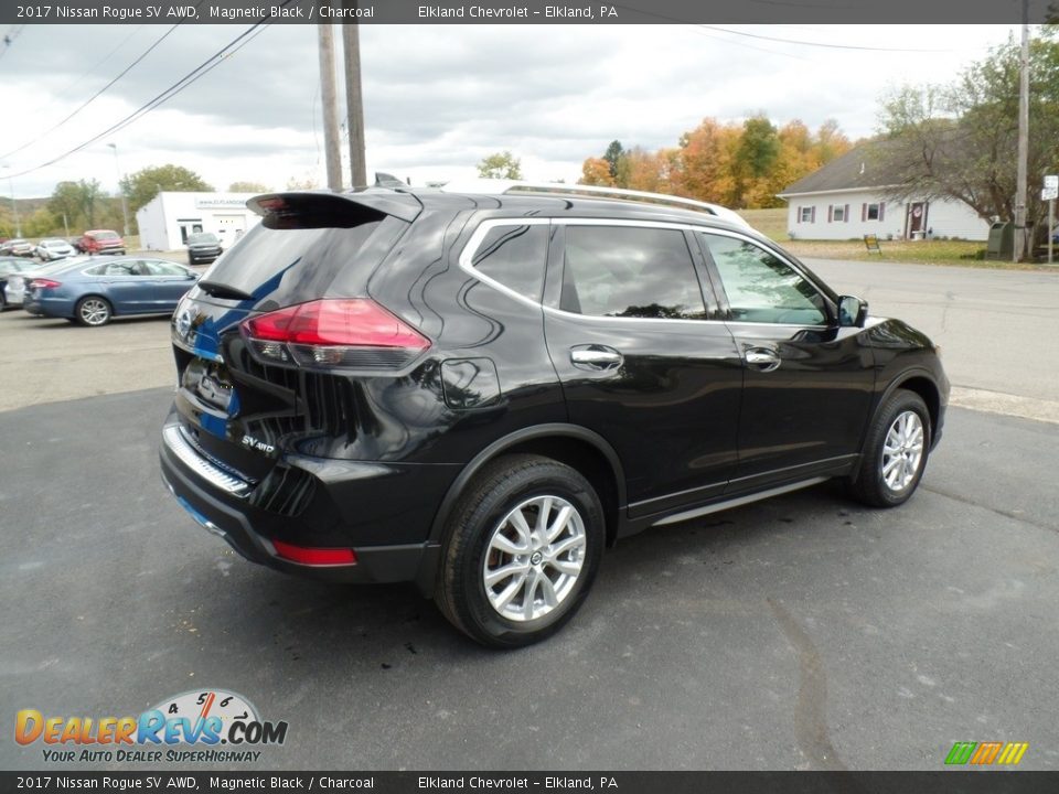 2017 Nissan Rogue SV AWD Magnetic Black / Charcoal Photo #7