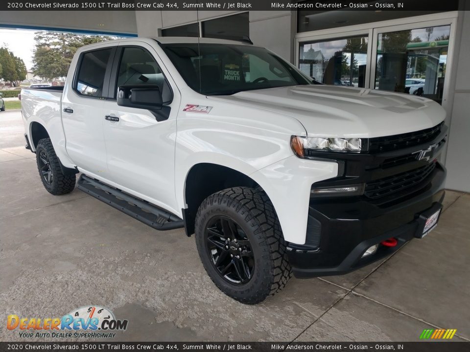 Front 3/4 View of 2020 Chevrolet Silverado 1500 LT Trail Boss Crew Cab 4x4 Photo #2