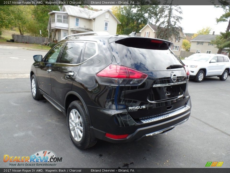 2017 Nissan Rogue SV AWD Magnetic Black / Charcoal Photo #10