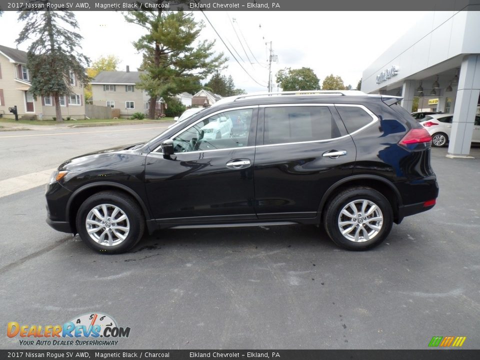 2017 Nissan Rogue SV AWD Magnetic Black / Charcoal Photo #11