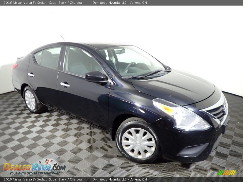 2016 Nissan Versa SV Sedan Super Black / Charcoal Photo #2