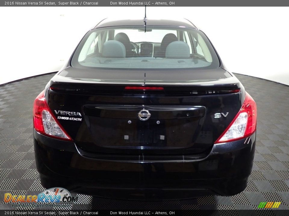 2016 Nissan Versa SV Sedan Super Black / Charcoal Photo #11